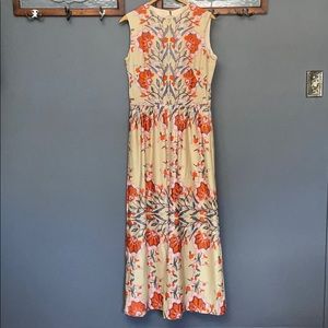 Stunning Vintage High-Neck Dress